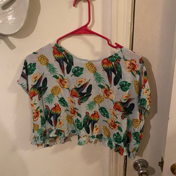 Backless Croptop - Picture 2 of 2